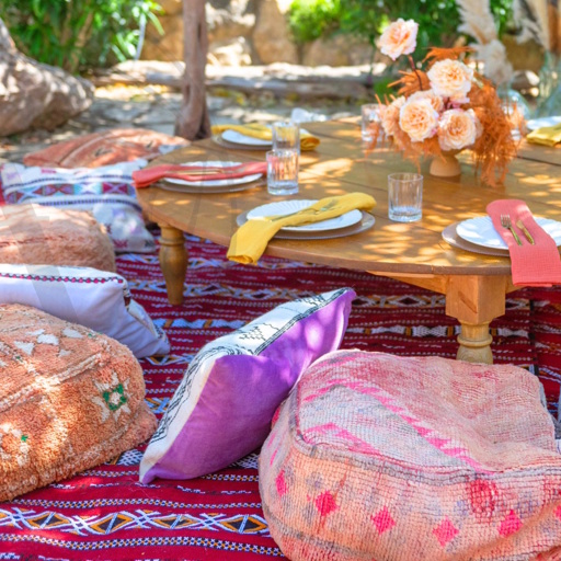 MESA AISHA: Completa 10 pax.