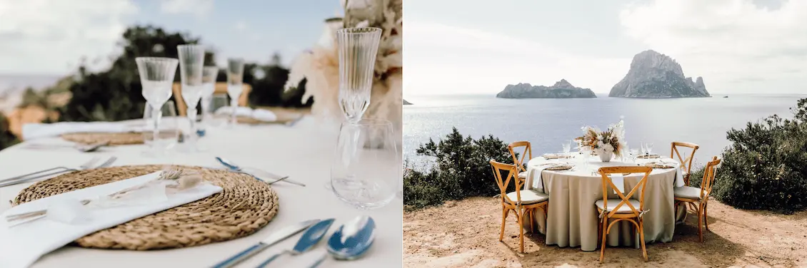 Mesa elegante con detalles rústicos, base de ratán y cristalería fina. Banquete al aire libre con sillas de madera y vistas impresionantes al mar y una isla rocosa.